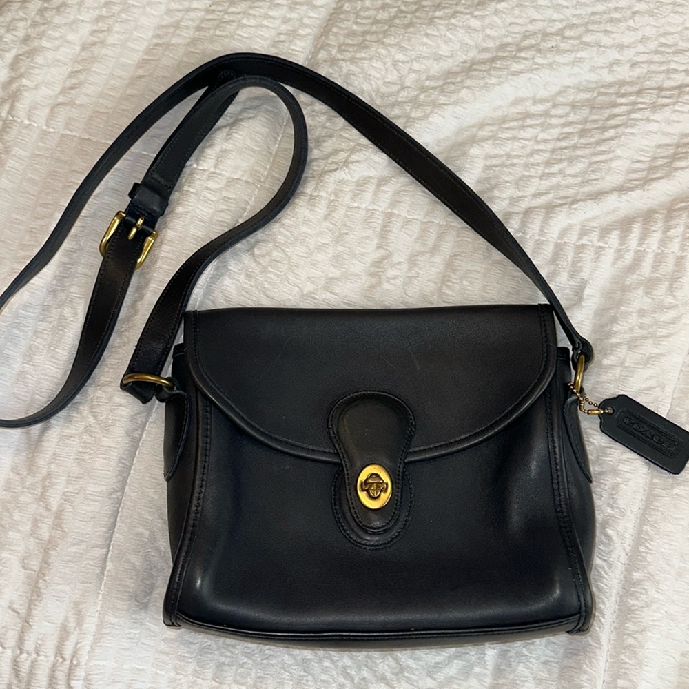 (SOLD ON ANOTHER PLATFORM) Vintage COACH Authentic Navy Leather Purse